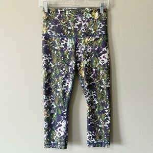 Lululemon Wunder Under Crop II Full-On Luxtreme Floral Sport White Multi Size 6?